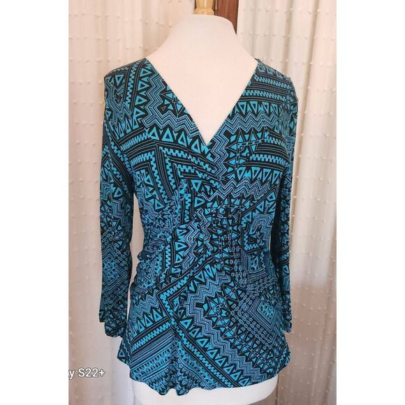 +25 Emma G top with matching scarf - Picture 3 of 14